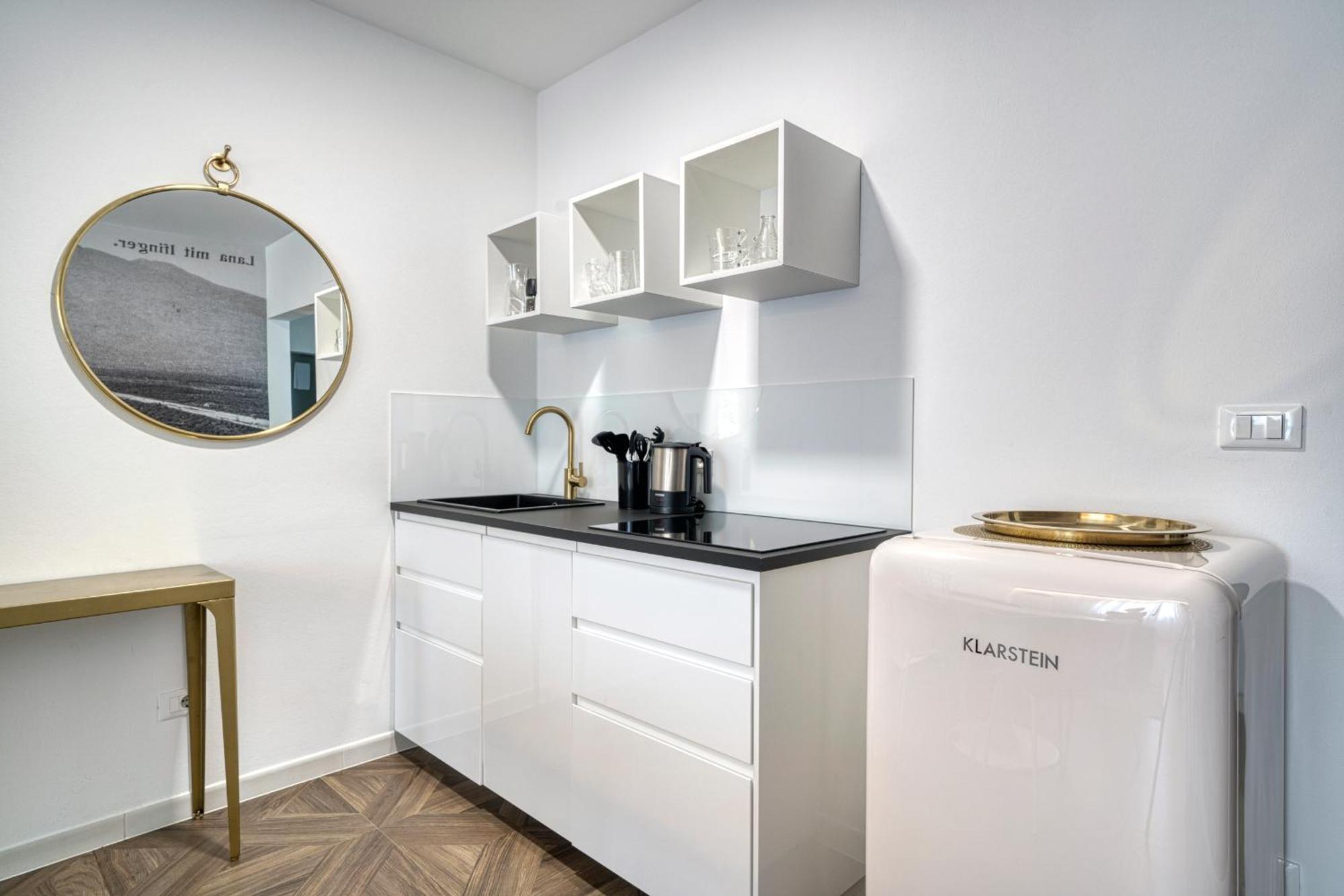 Goldfinger + Suites ラナ 部屋 写真